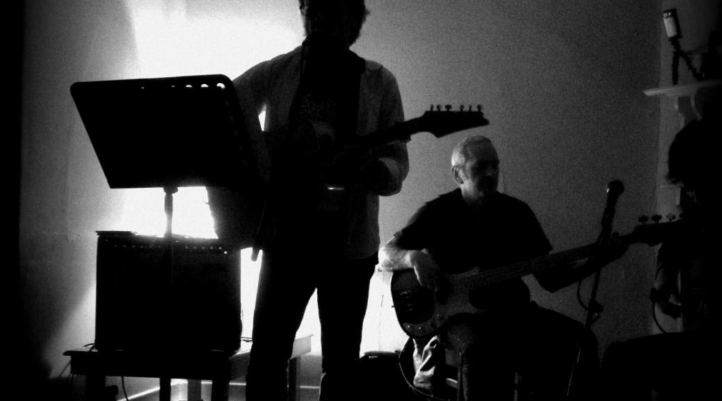 Live in a lounge room in Fitzroy North, Sep 2014