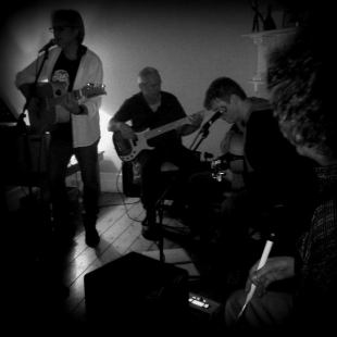 Live in a lounge room in Fitzroy North, Sep 2014